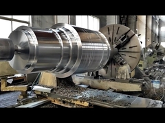 Usinage sur tour CNC de grande taille d'arbres de concasseur à gravier pour ciment, arbres de mine, arbres de rouleau, arbres de forme spéciale